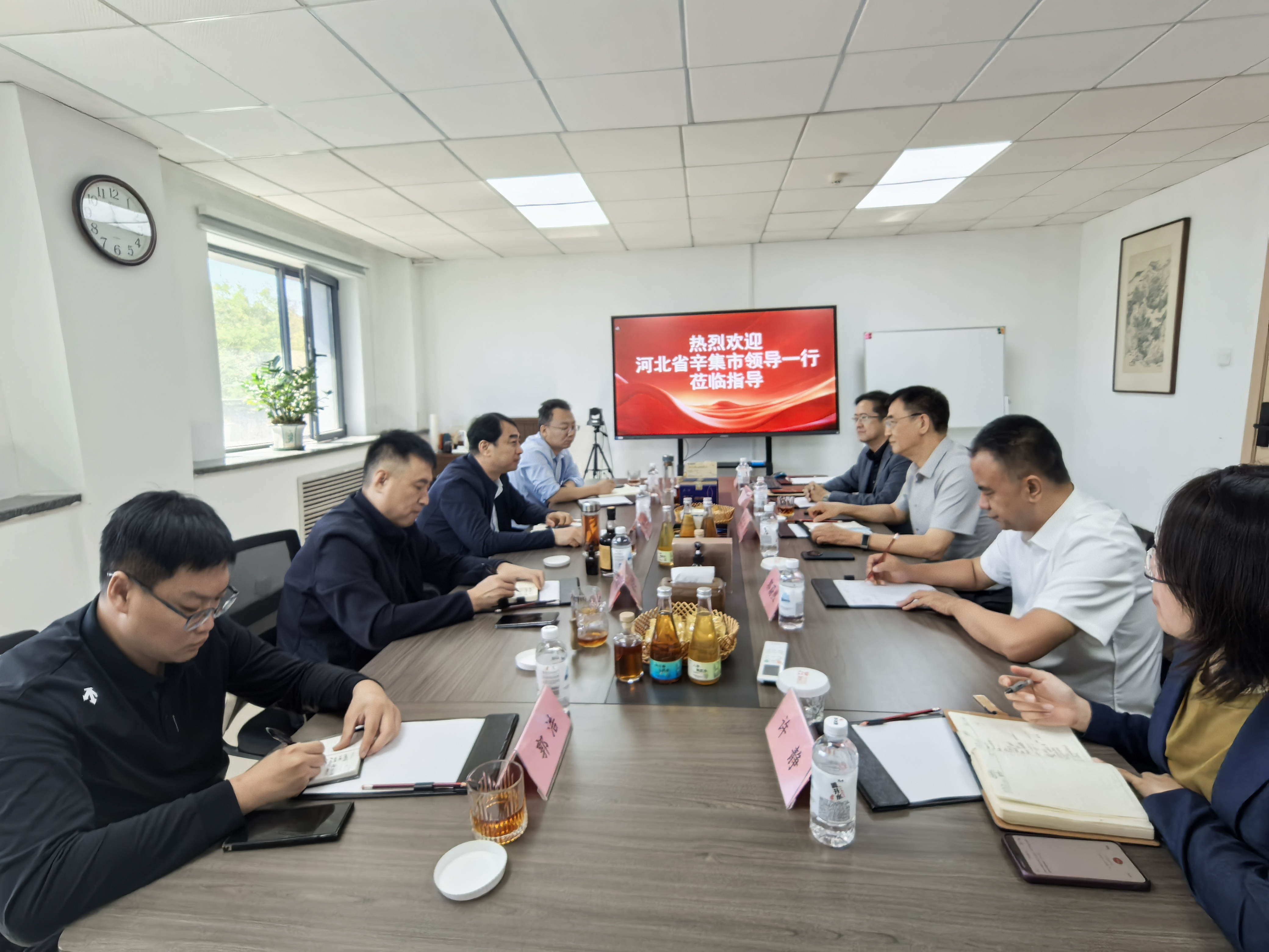 河北辛集市委书记贾宏迅一行莅临德科瑞医药参观调研